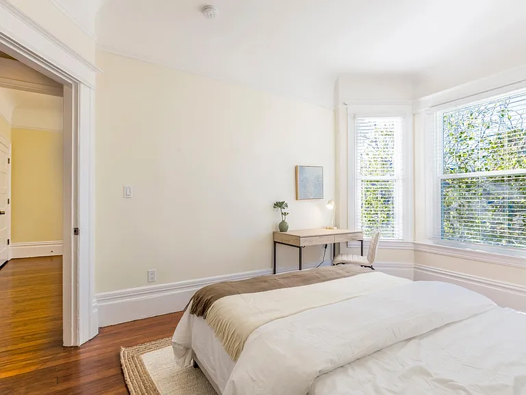 259 S Van Ness Ave — Photo 8
