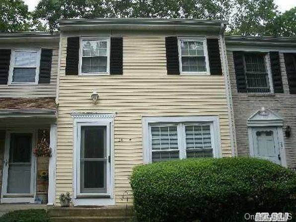 26 Penn Cmns, Yaphank, NY 11980