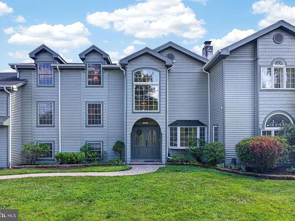 1st image of 1364 College Hill Dr