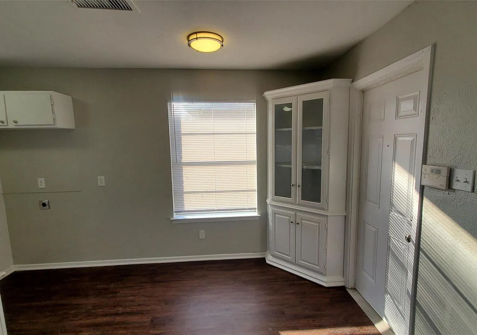 Charming 3 bedroom 2 bath in Lancaster — Photo 3