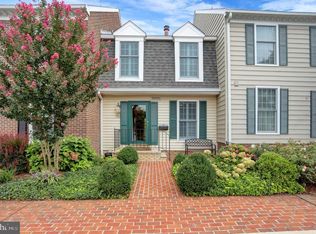 39 Parliament Ct, Baltimore, MD 21212