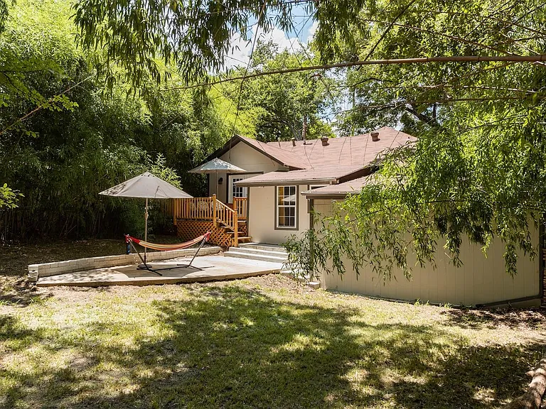 8638 San Leandro Dr — Photo 37