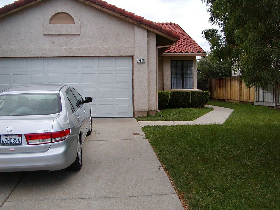 2nd image of 2501 Oakley Rd