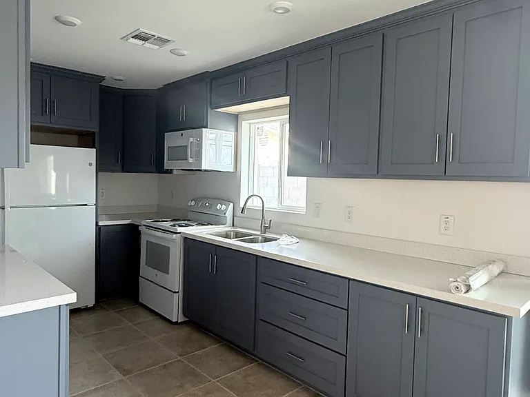1325 W North Ln #A — Photo 3