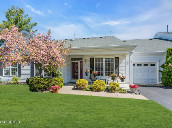 3 Golden Willows Avenue, Lakewood, NJ 08701