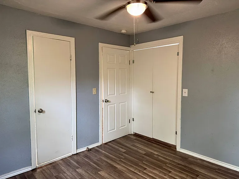 808 E Bank St — Photo 22