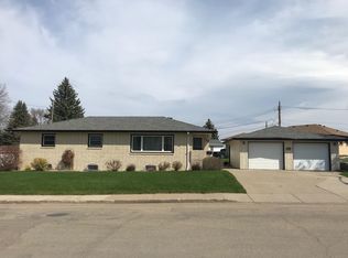 702 9th Ave NW, Mandan, ND 58554