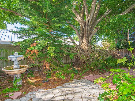 5th image of 1545 Highland Avenue