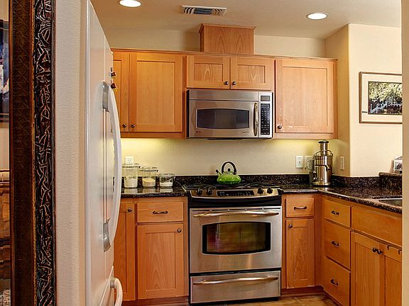 3rd image of 644 Fair Oaks Ct