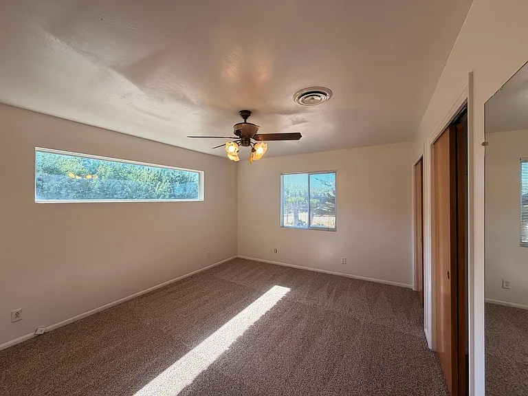 8914 S Union Ave — Photo 12
