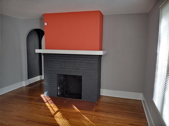 Luving Room/ Fireplace