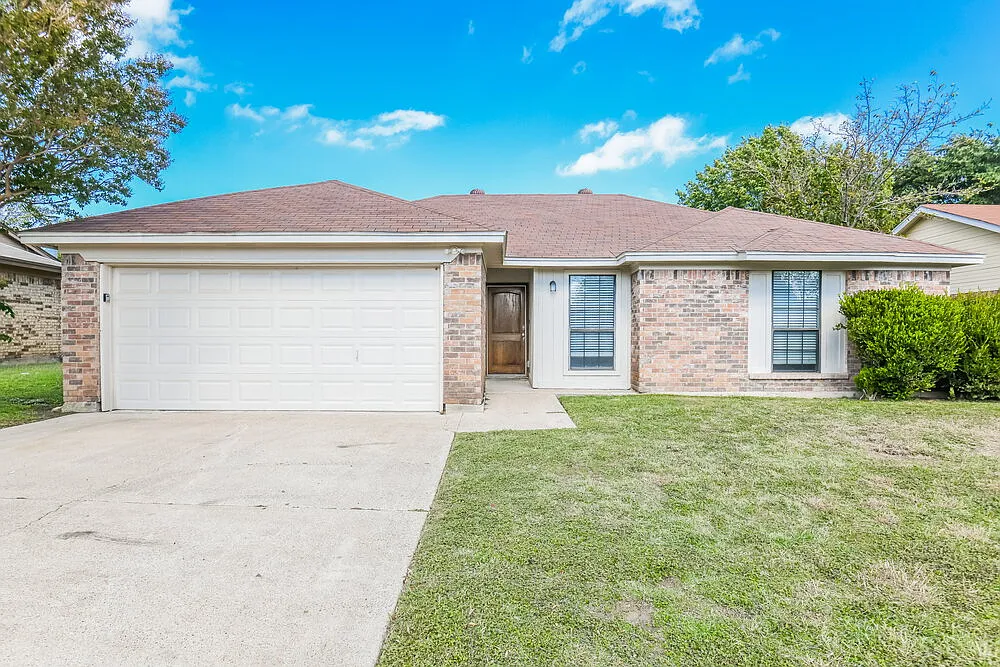 3 bed, 2.0 bath, 1144 sqft, $1,985 — Photo 1