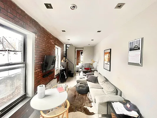 Rented by Century 21 Premier  | media 9