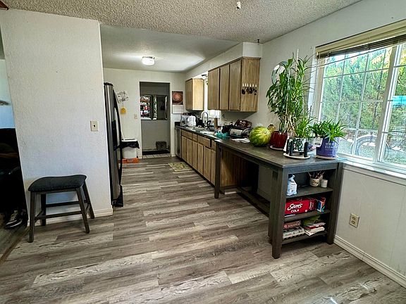3rd image of 3305 Kensington Dr