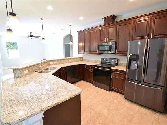 3rd image of 225 Lake View Dr