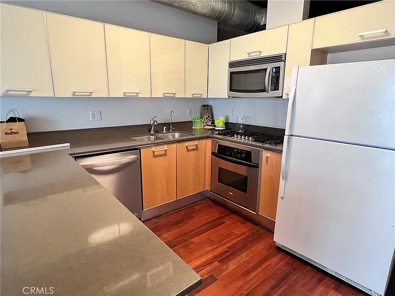 645 W 9th St #508 — Photo 7