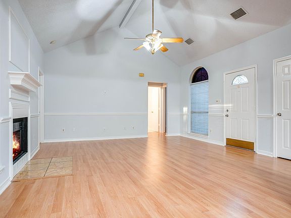3rd image of 815 Running Creek Dr