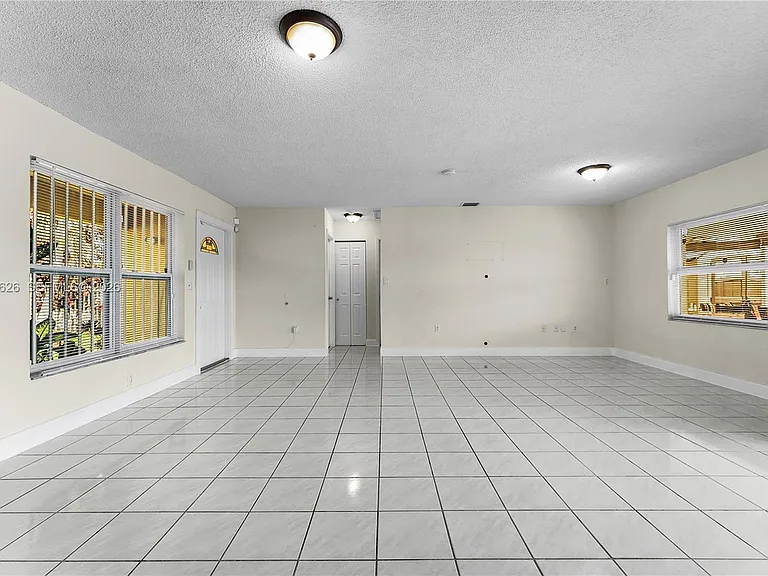 12622 SW 211th Ter — Photo 17