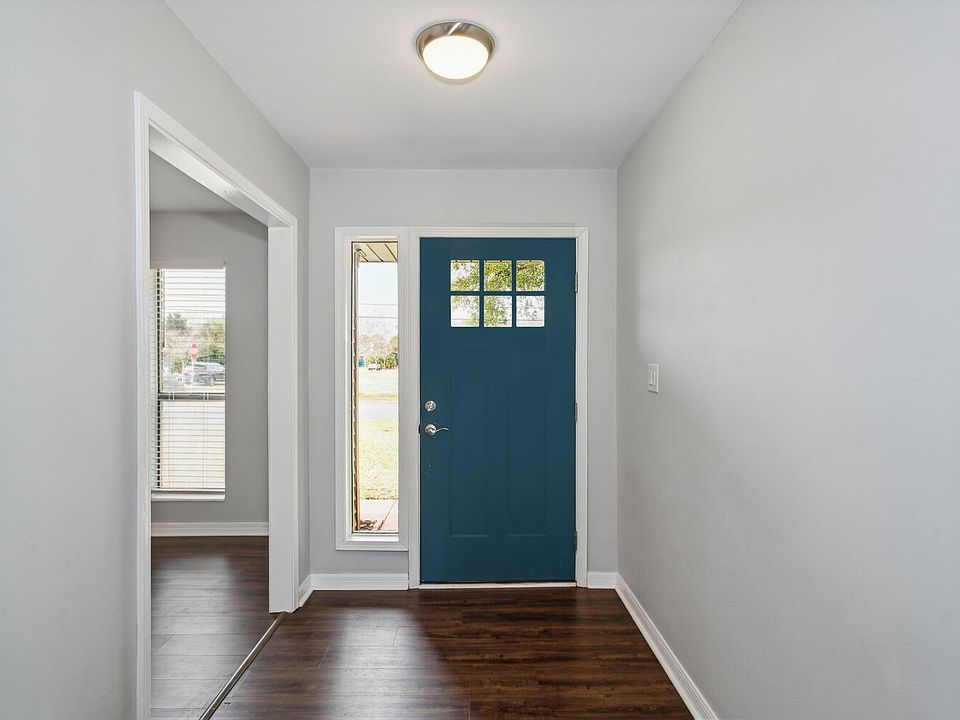 1st image of 1204 Bayview Ln