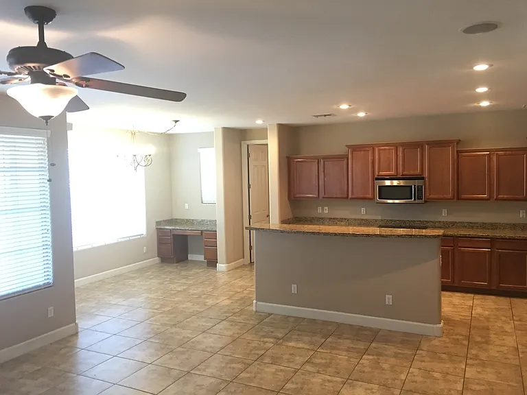 300 W Wisteria Pl — Photo 15