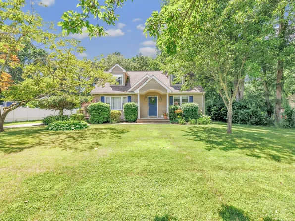 21 Blueberry Lane, Monroe, CT 06468