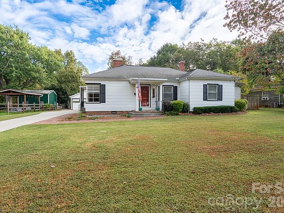 5th image of 745 Carolyn Dr SE