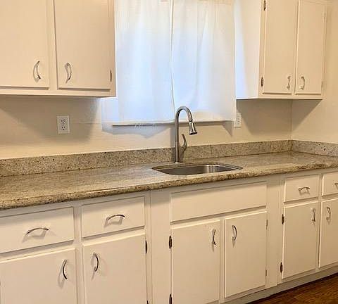 3rd image of 2416 Palmetto Ave APT 1
