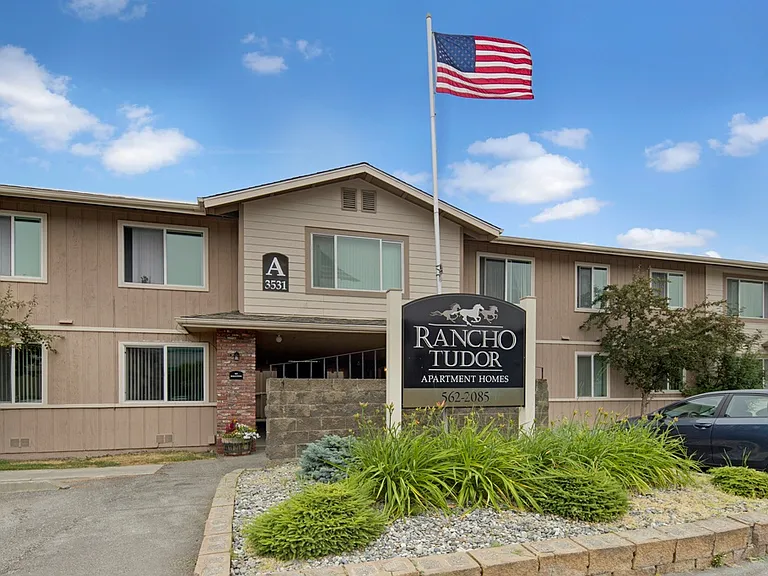 Rancho Tudor — Photo 15