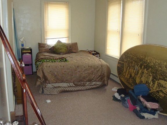 2nd image of 124 College Place College Pl #124