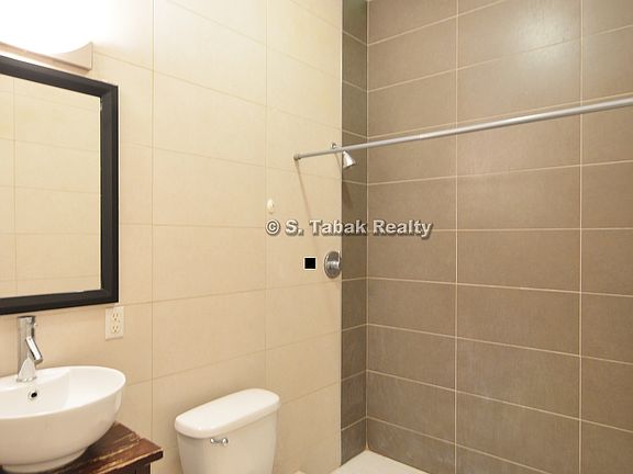 2nd image of 149 Wilson Ave APT 1L