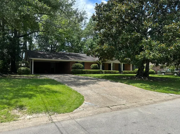 605 Woodland Hills Dr, Hattiesburg, MS 39402