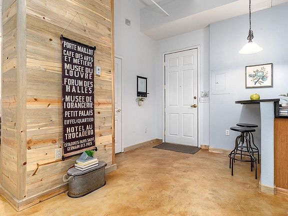 4th image of 1140 Columbine St APT 105