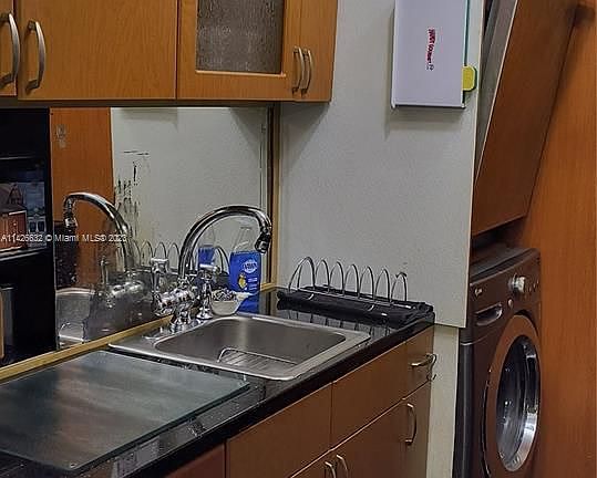 4th image of 626 Durham W #626