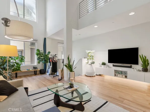 565 Rockefeller, Irvine, CA 92612