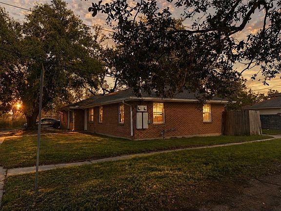 2nd image of 4801-03 Rhodes Dr