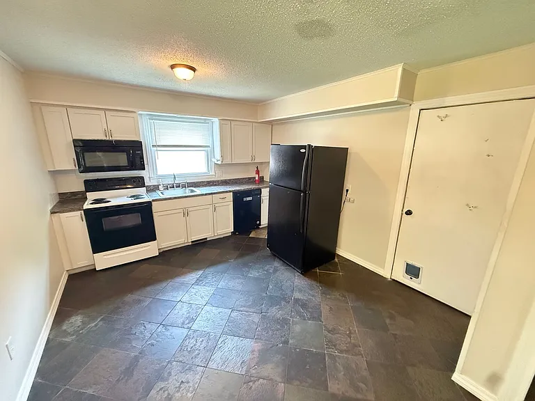 3642 S Westwood Ave — Photo 24