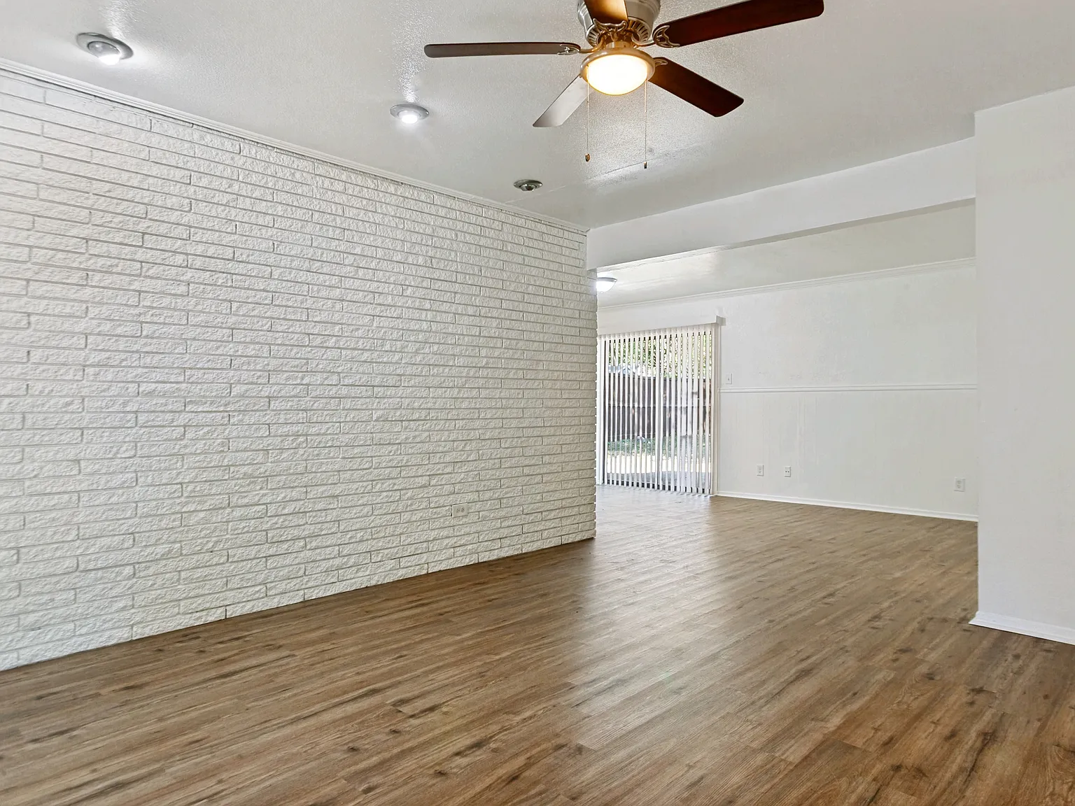 3 bed, 1332 sqft, $2,450 — Photo 3