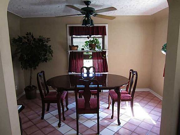 3rd image of 202 Gardner Ave