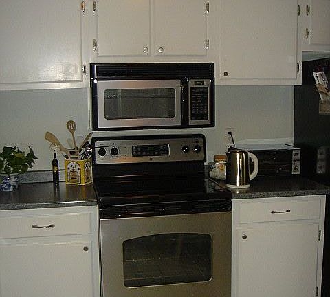 NEW APPLIENCES AND COUNTERTOPS,TILE FLOOR