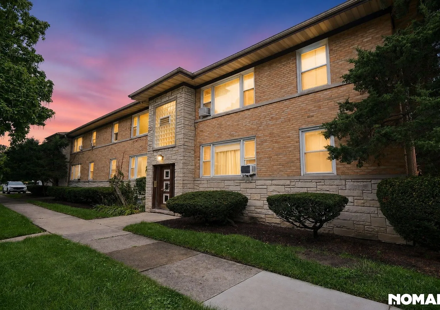 Charming 2BR Condo in Franklin Park — Photo 2