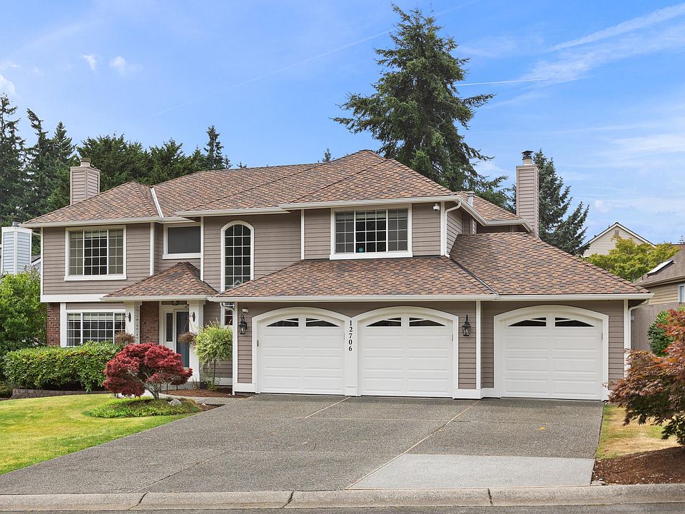 Beautiful family home in desirable Discovery Crest!