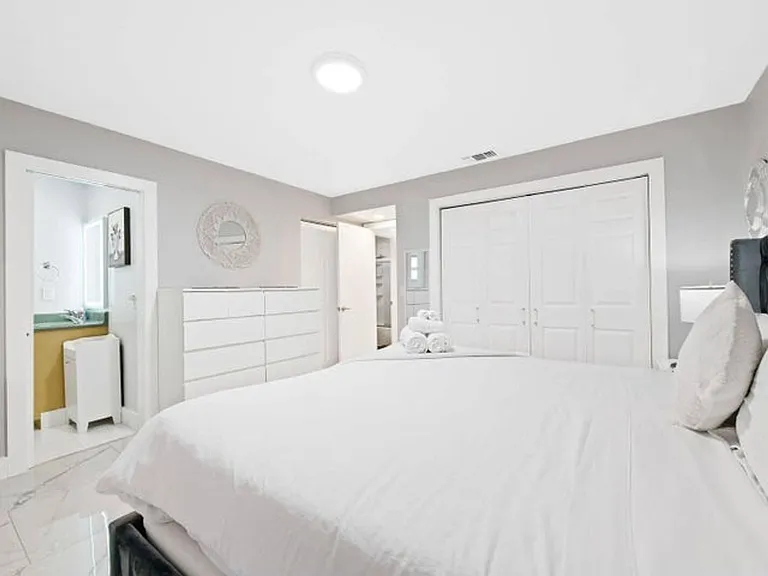 3298 N Dixie Hwy — Photo 11