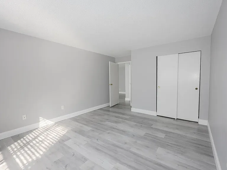1 Pembroke Dr #19 — Photo 8