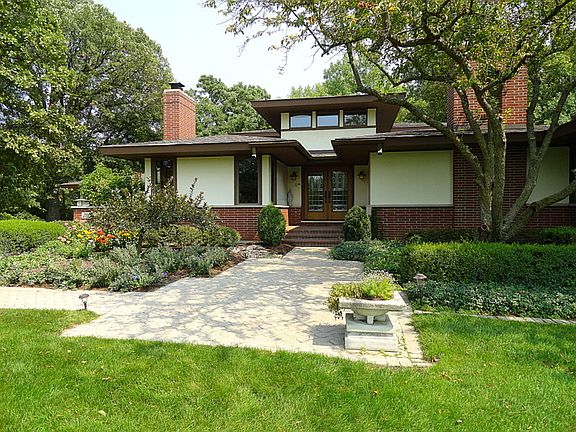 2nd image of 2S025 Grove Hill Dr