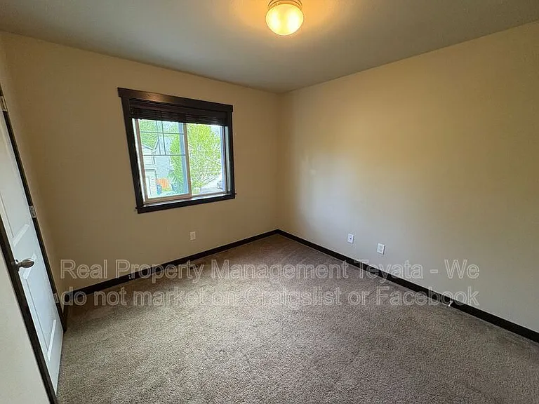 418 Jeff St — Photo 17