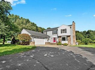 2198 Argentine Rd, Howell, MI 48855