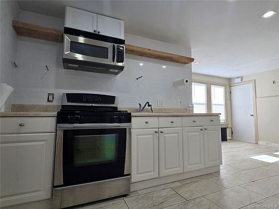 5th image of 704 Tower Ave #B