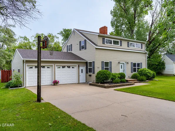 1722 Radisson Rd, Crookston, MN 56716