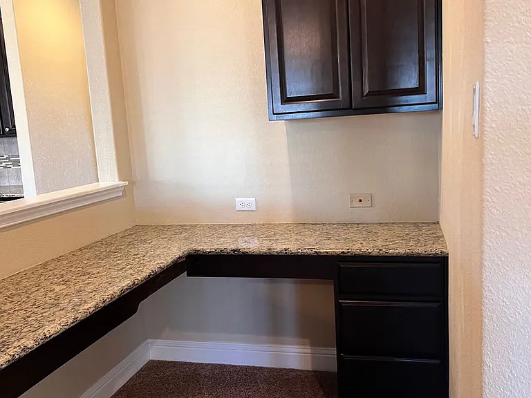 849 Olive Ln — Photo 4