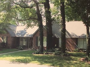 1128 Taylor Ave, Godfrey, IL 62035